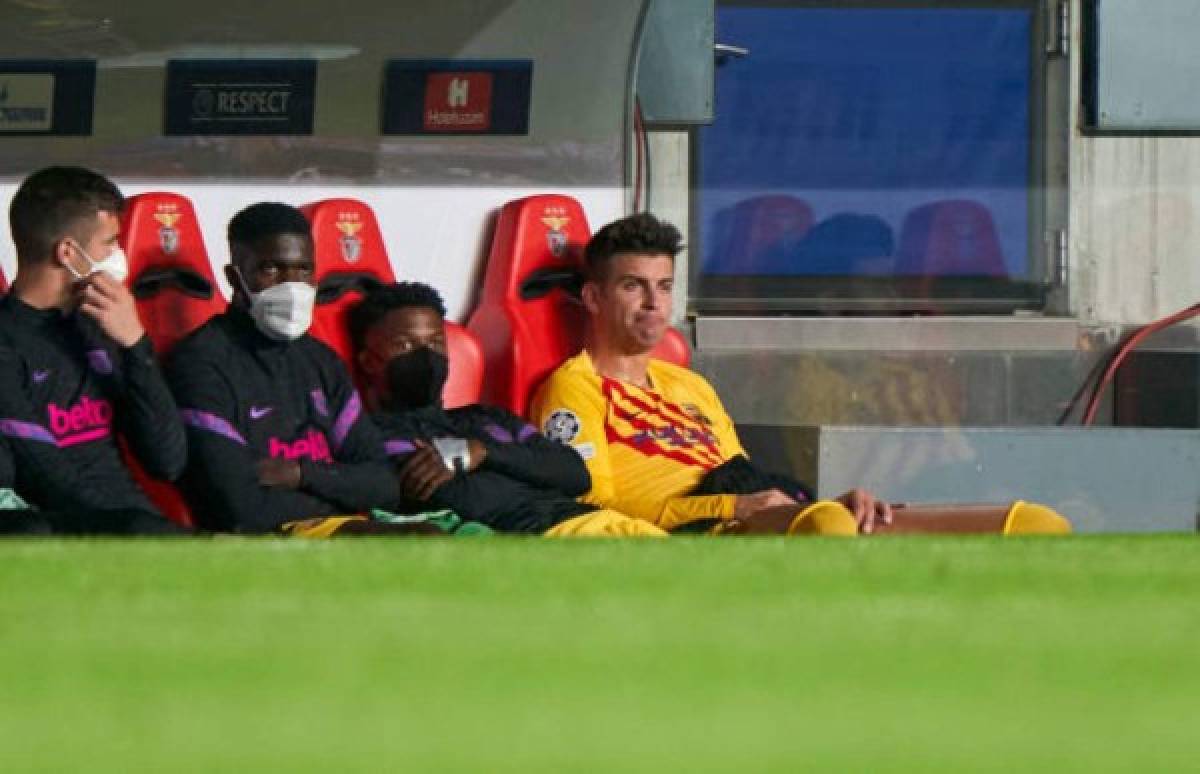 Descalabro catalán: Las caras de Koeman, la foto de Depay; Piqué, abatido en el Benfica-Barcelona