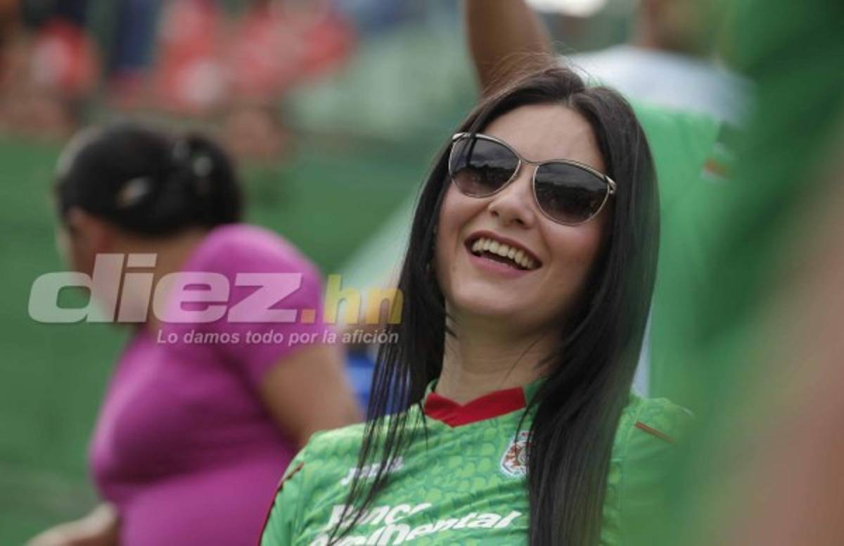 Ariana Herchi paraliza estadio de Marathón en el clásico ante Real España