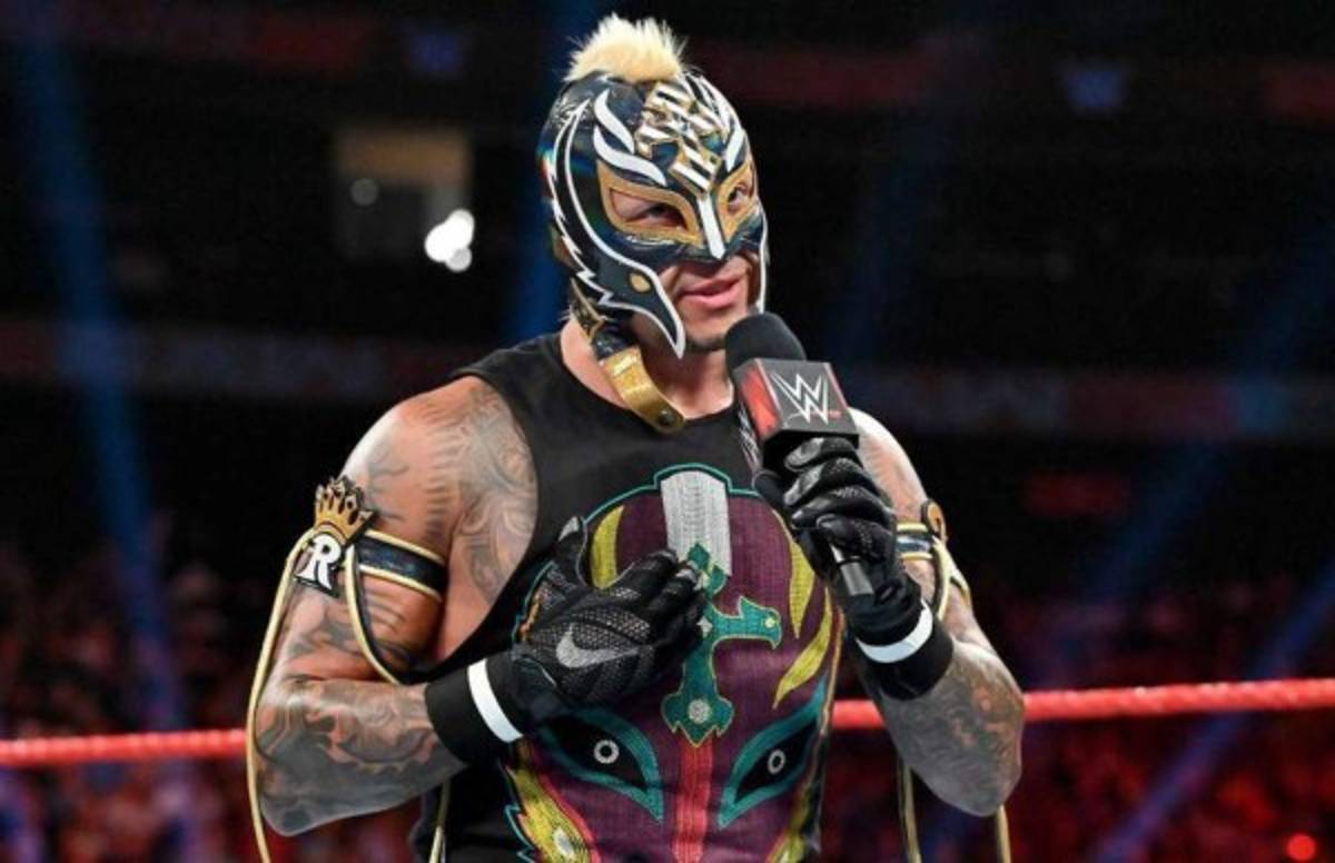 Sin máscara: Rey Mysterio muestra su cara oculta por amor y sorprende a los fanáticos de la WWE