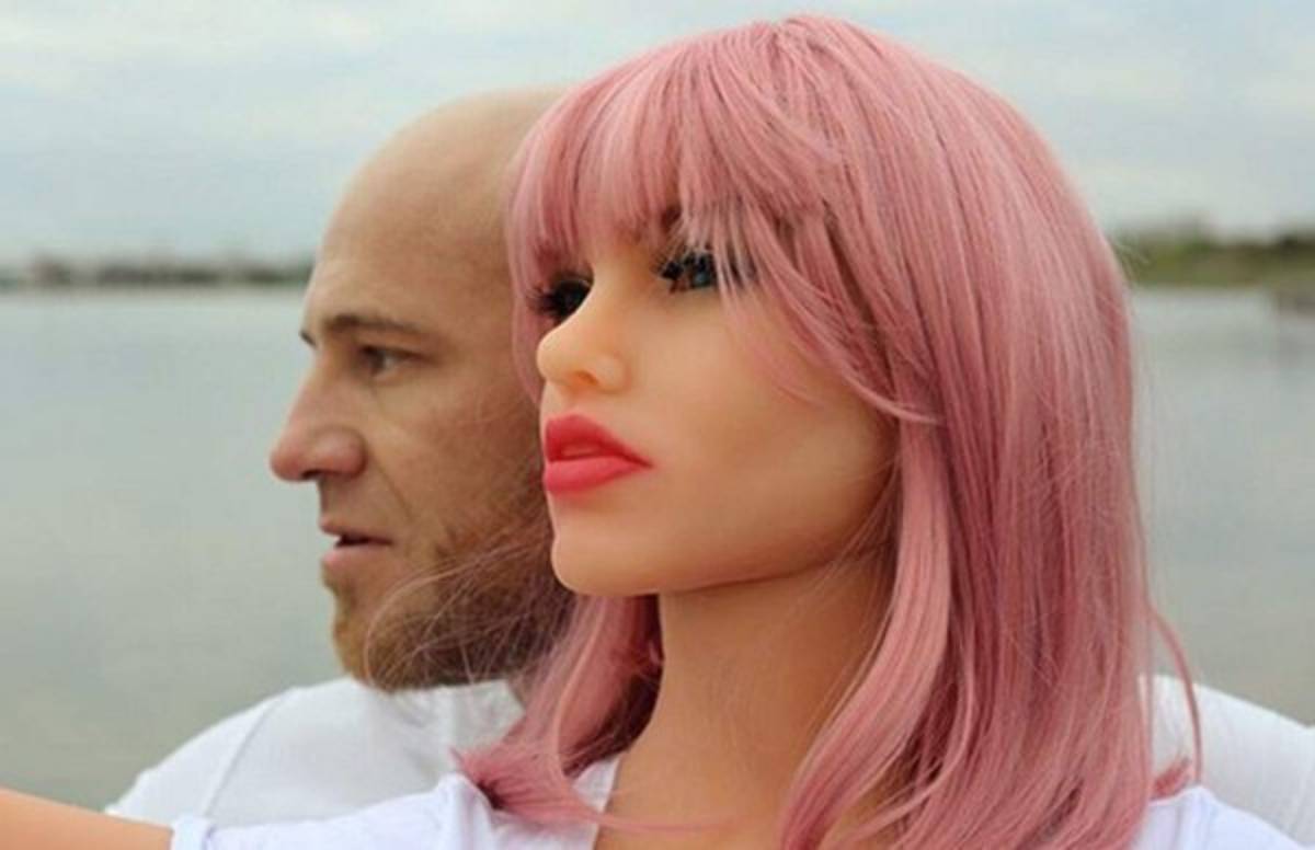 Yuri Tolochko, el popular fisicoculturista que se casará con su muñeca de silicona