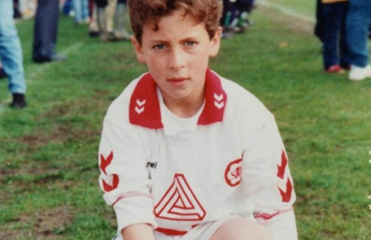 ¡Con la camiseta del Barça! Las 10 fotos inéditas de Hazard, el nuevo fichaje del Real Madrid