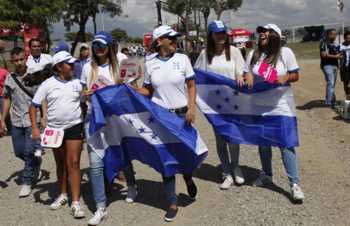¡Honduras-Panamá! Las mejores imágenes del ambiente en el estadio Olímpico