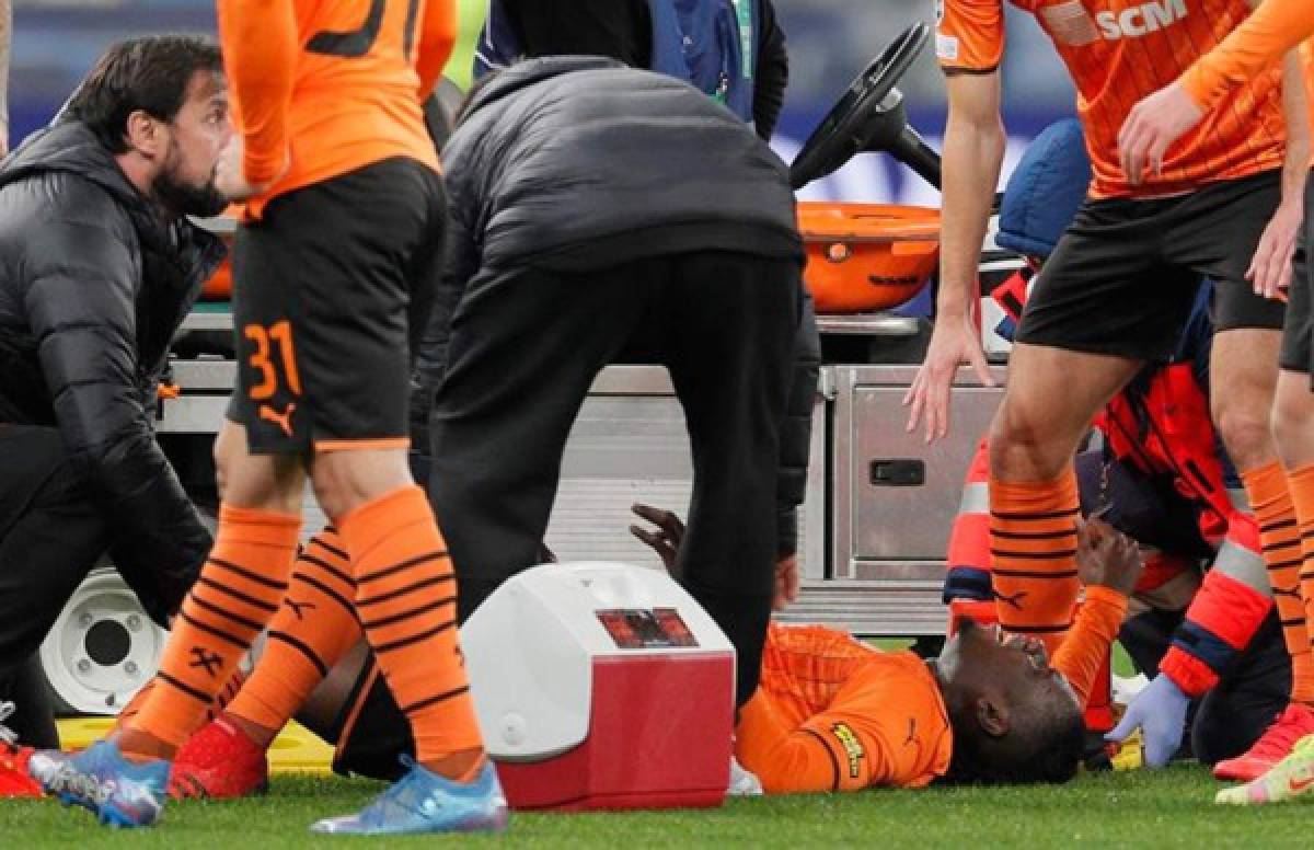 Así fue la escalofriante lesión de Lassina Traoré en la Champions; sufrimiento y lágrimas de dolor