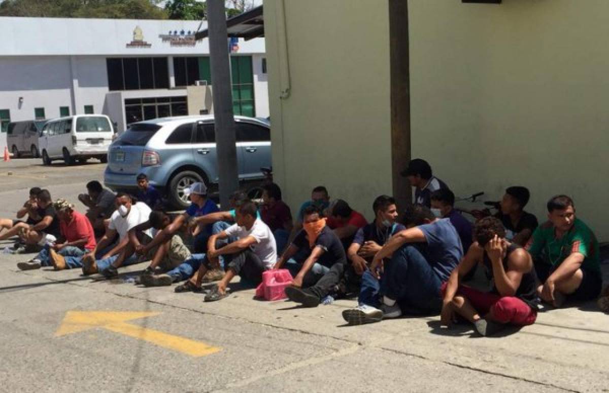 Con cervezas y sin respetar toque de queda absoluto: Las mejores fotos del día en Honduras