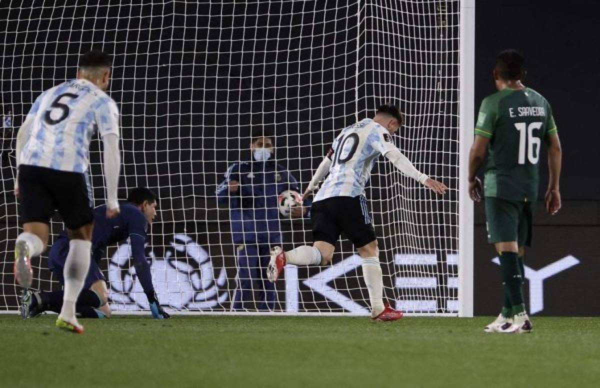 La inolvidable noche de Messi: tres goles, rompe récord, se pone a llorar y descontrol al festejar con la afición