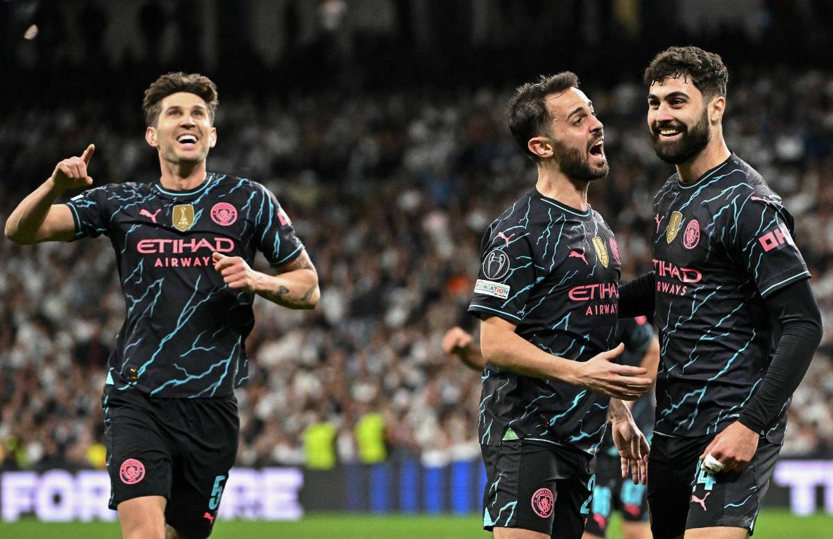 Real Madrid - City: Guardiola explota en el Bernabéu, el extraño gesto de Ancelotti y el cruce de Vinicius con rival