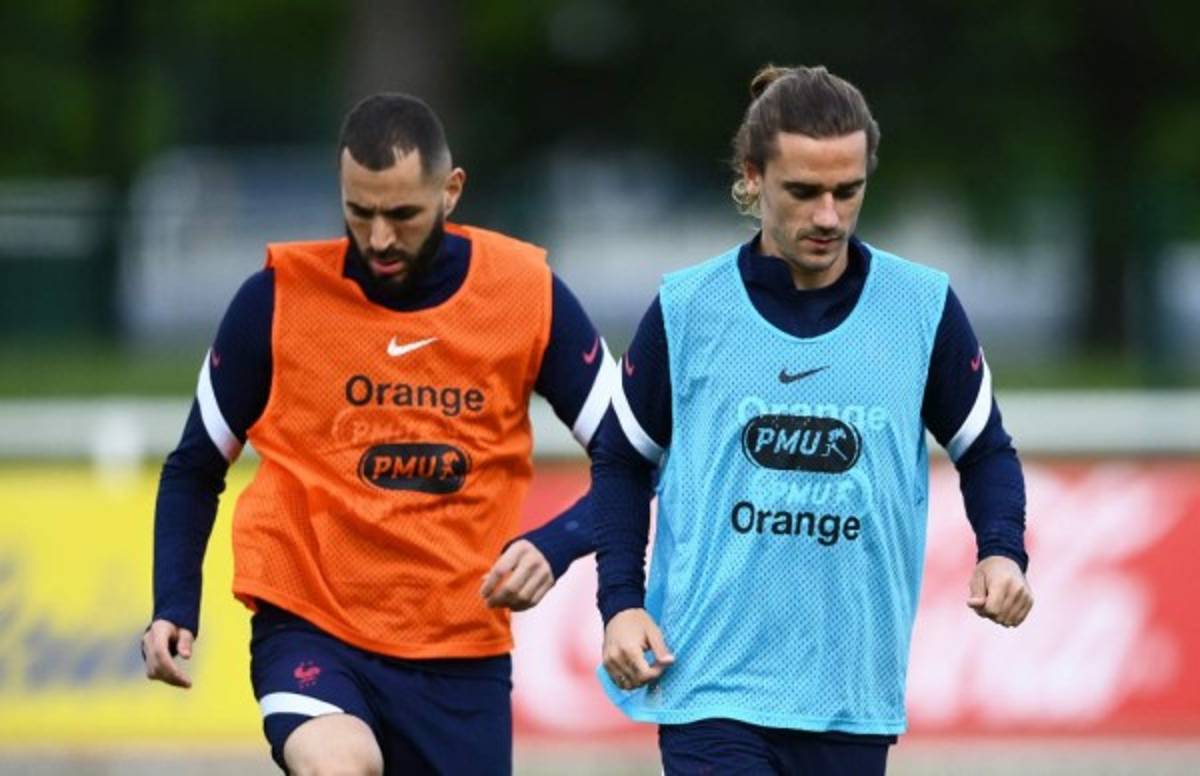 Mbappé se parte de la risa y las imágenes del brutal tridente que ponen a temblar a la Euro