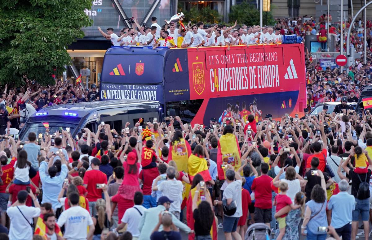 ¿Lo flechó? Álvaro Morata y su gesto con la hija del Rey de España, el regalo a la familia real y la fiesta en cibeles