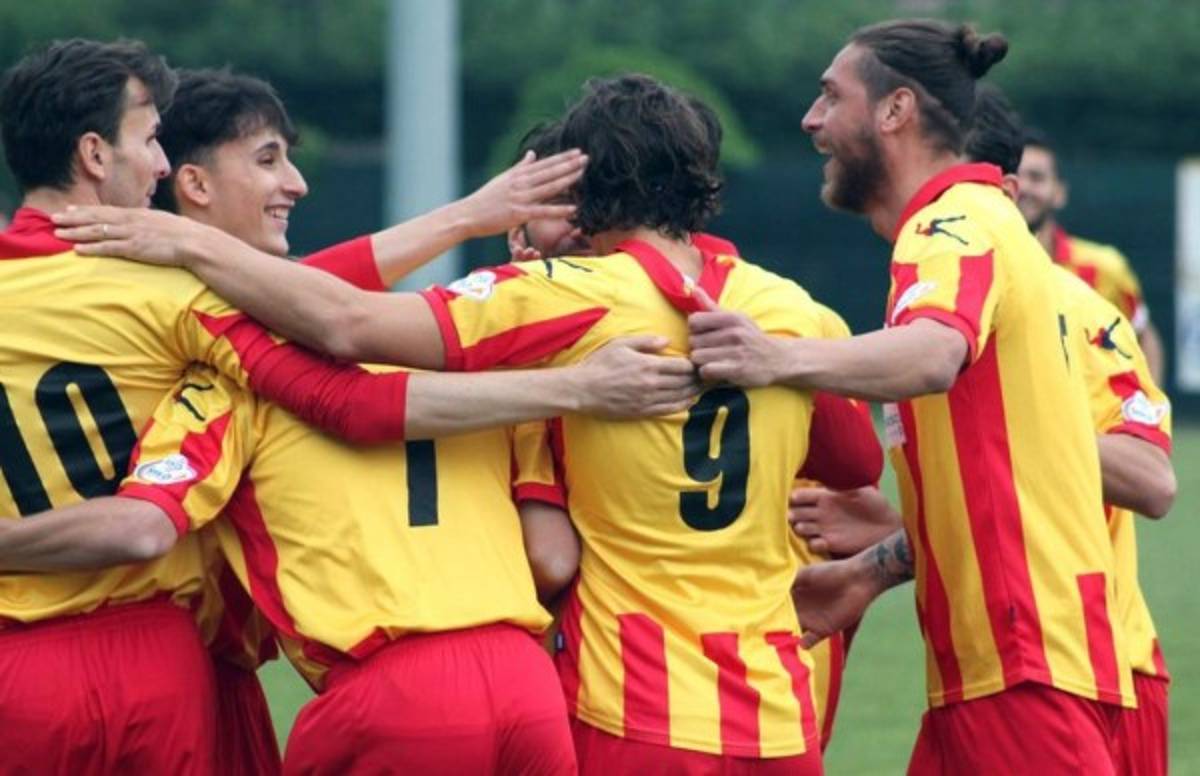 ¡INCREÍBLE! Históricos equipos campeones que ahora juegan en divisiones inferiores