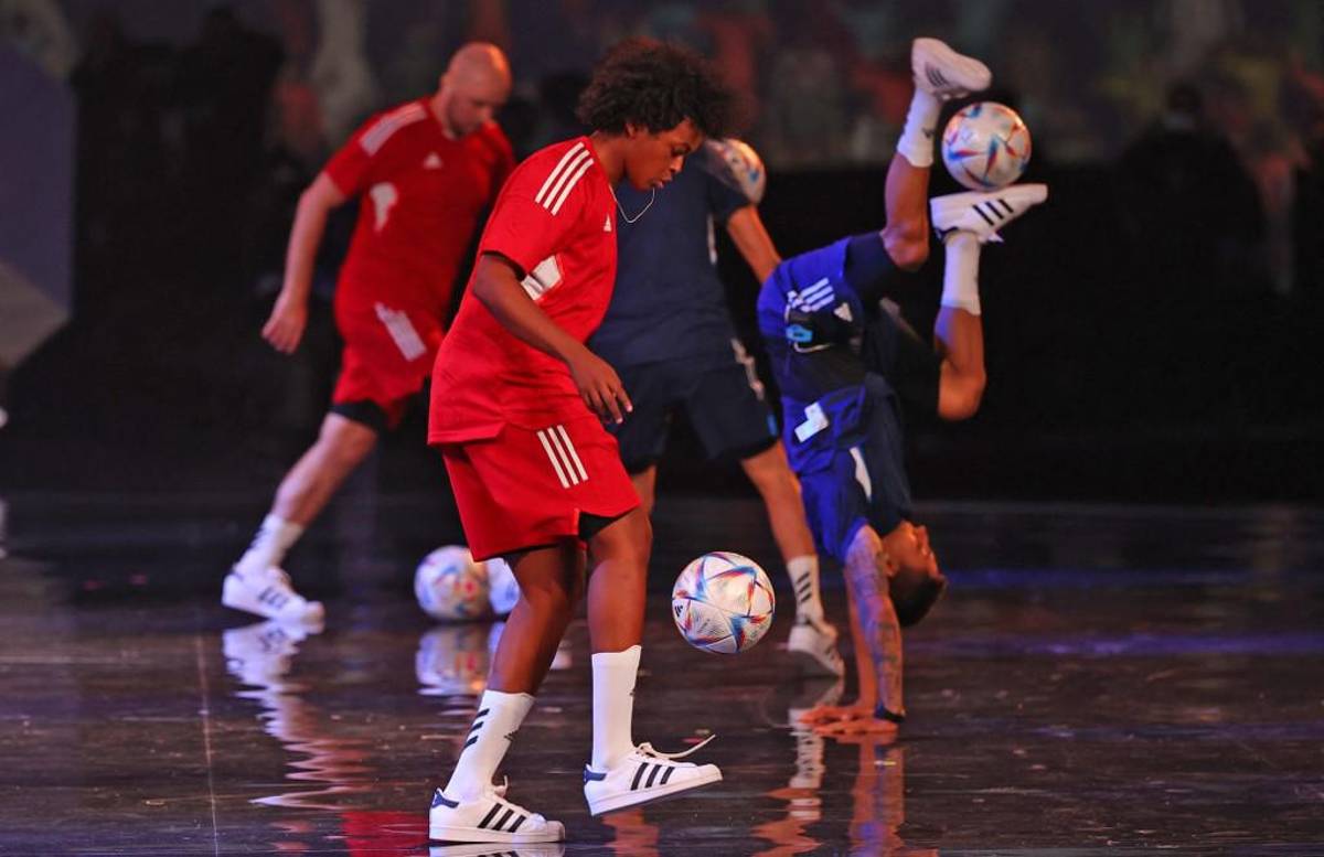 Así fue captado el Emir de Qatar y dueño del PSG y la promesa de Infantino en el sorteo del Mundial 2022