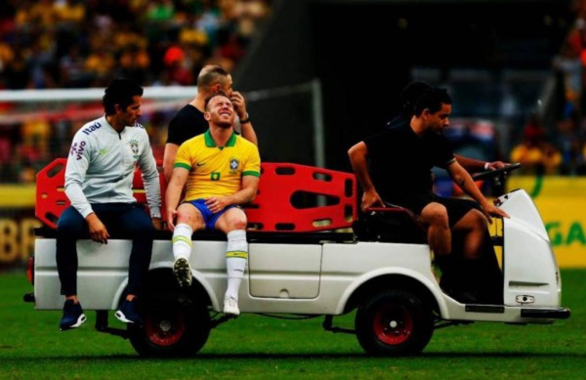 FOTOS: Así salió llorando Arthur luego que Romell Quioto lo lesionara en el Brasil-Honduras