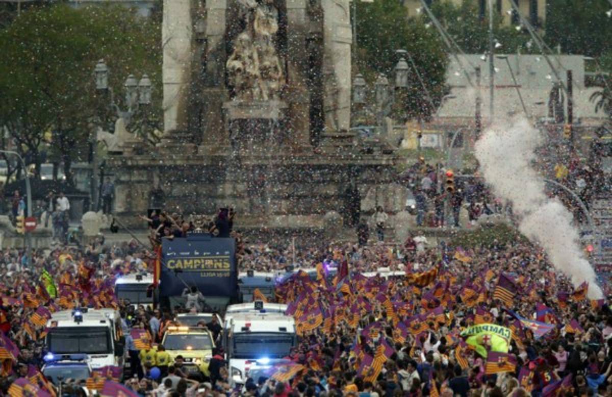 Así fue la celebración de Barcelona con sus aficionados