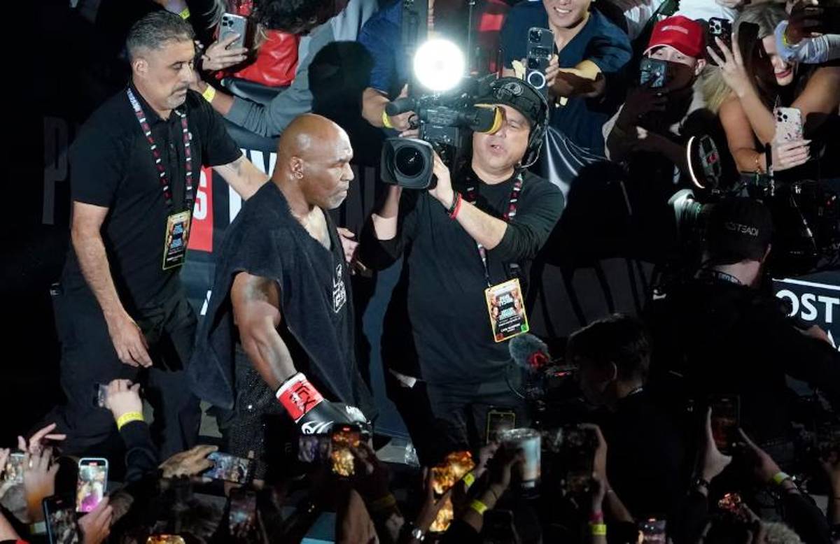 Así fue el triste regreso de Mike Tyson al boxeo: molido a golpes por Jake Paul y el gesto de su rival antes de terminar la pelea