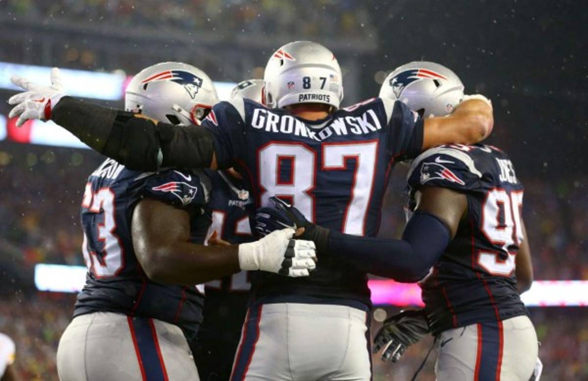 Noche de 'fiesta' para Gronkowski y los Patriots