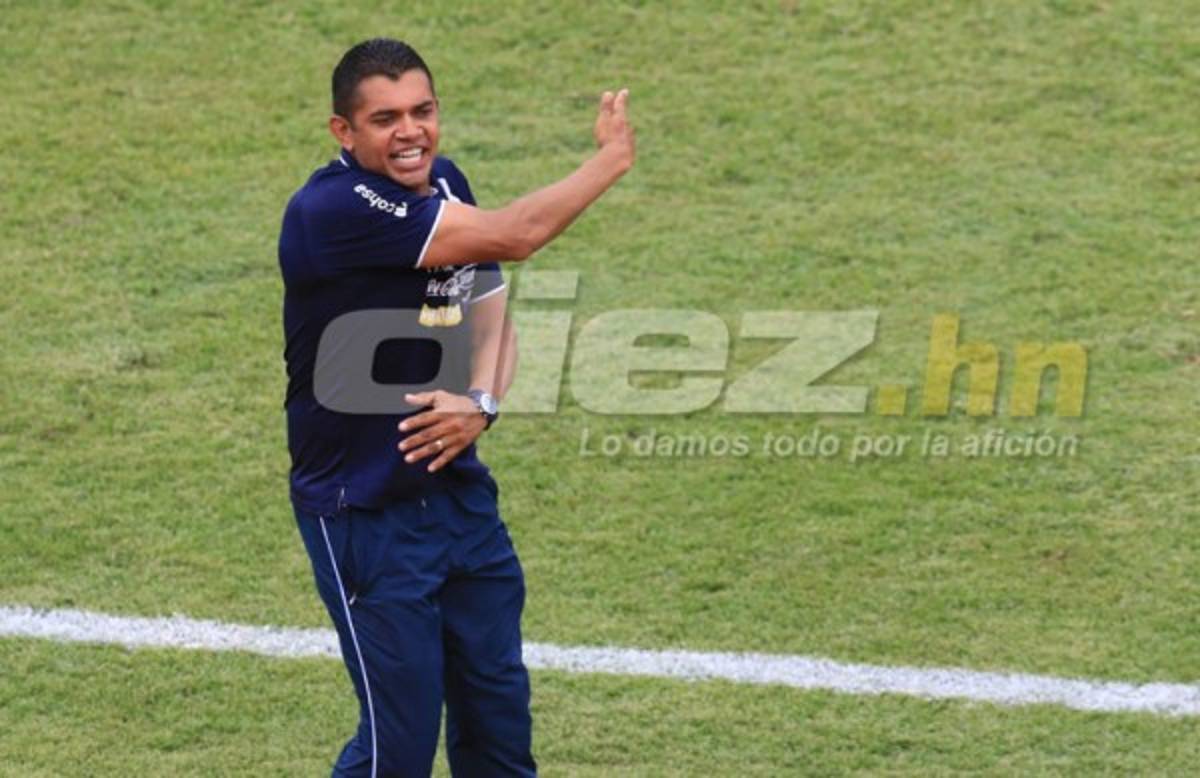 El sufrimiento de Amado Guevara en el banquillo de Honduras ante Canadá  