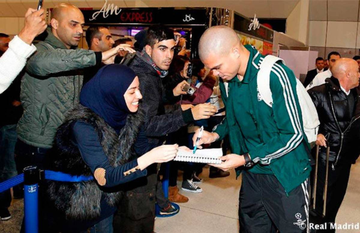 El Madrid viajó con toda la plantilla blanca a Manchester.