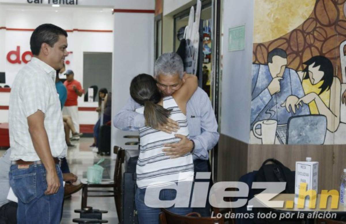 Con una visita sorpresiva: Emotiva despedida a Reinaldo Rueda, Elis y Chirinos en el aeropuerto