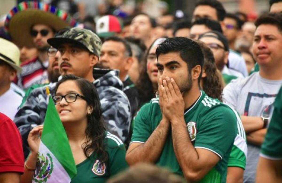 Dolorosas imágenes: Aficionados de México rompen en llanto por eliminación en Rusia