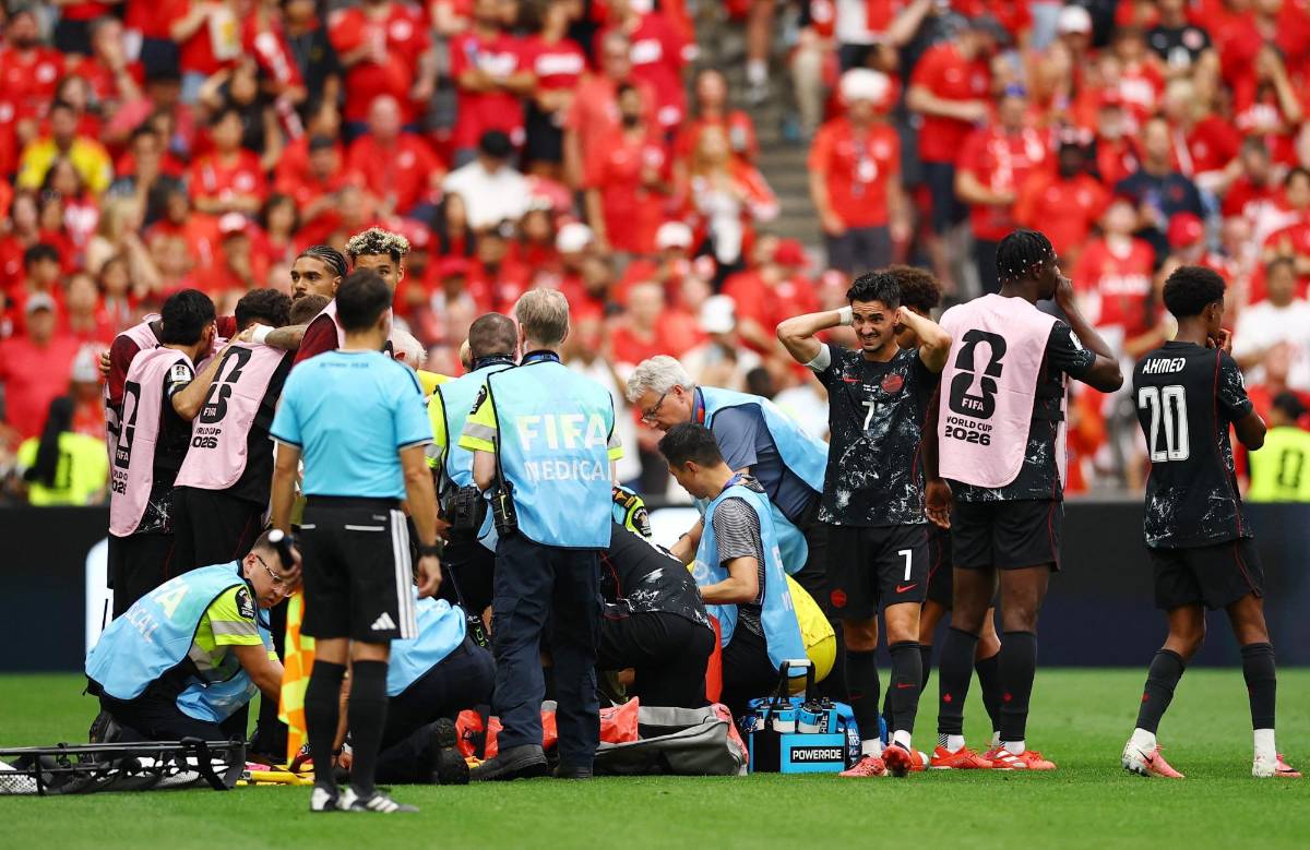 Imágenes sensibles: la escalofriante lesión que sucedió en el Canadá vs. Qatar