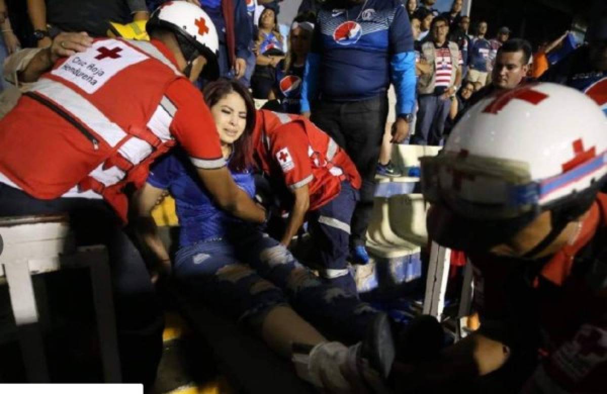 Presentadora que sufrió lesión tras avalancha en la final Motagua-Saprissa deja el hospital