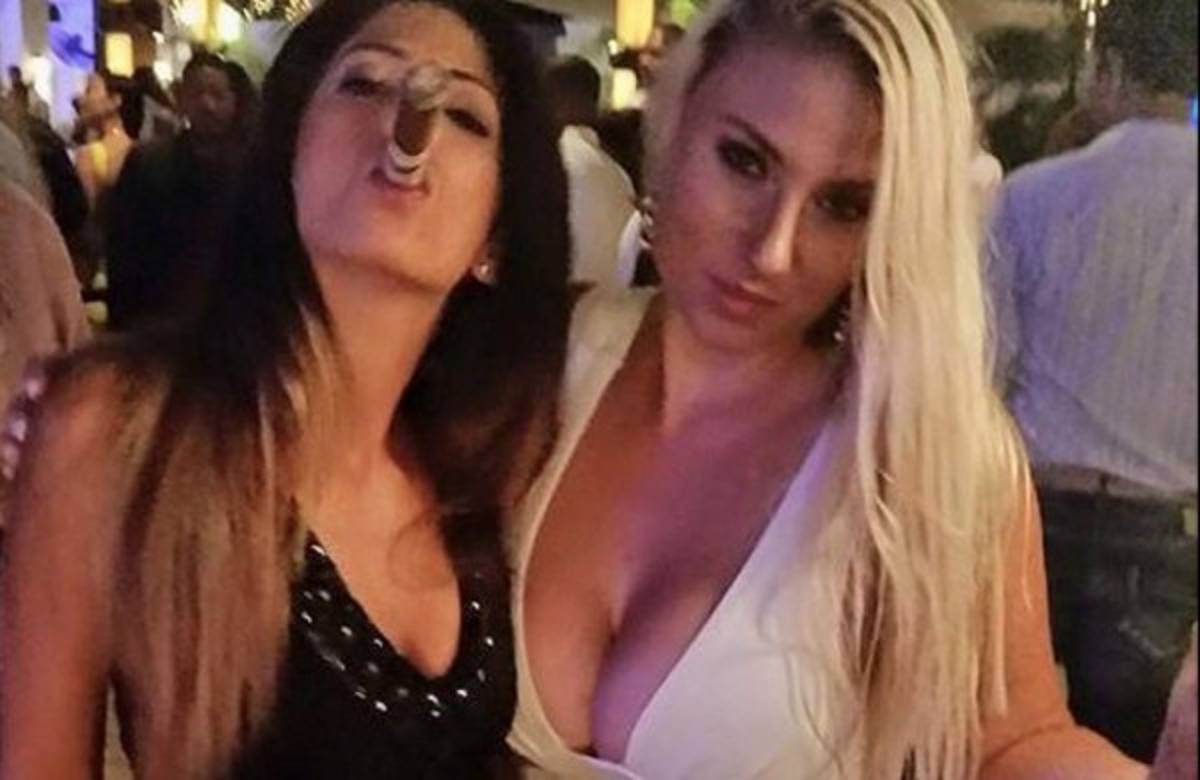 FOTOS: Peleadora tuvo que cambiar de categoría por tamaño de su busto