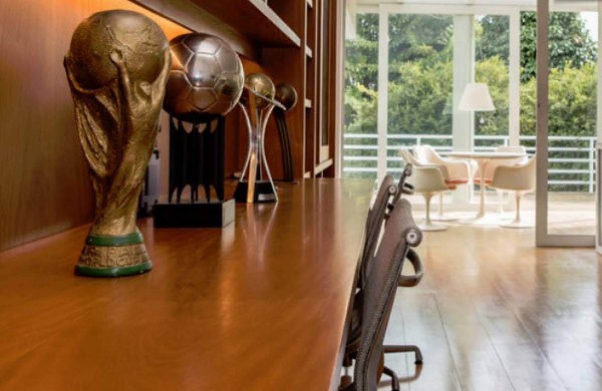 ¿En la quiebra? Así es la casa de Ronaldinho, una de las más increíbles en Brasil