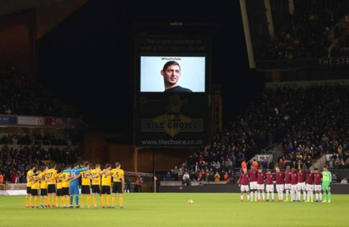 EN FOTOS: Así fue el homenaje que le hicieron a Elimiano Sala en Inglaterra