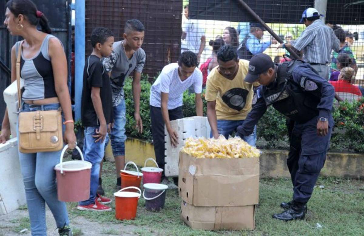 FOTOS: Así está el ambiente para el juego Honduras-Canadá en el estadio Olímpico
