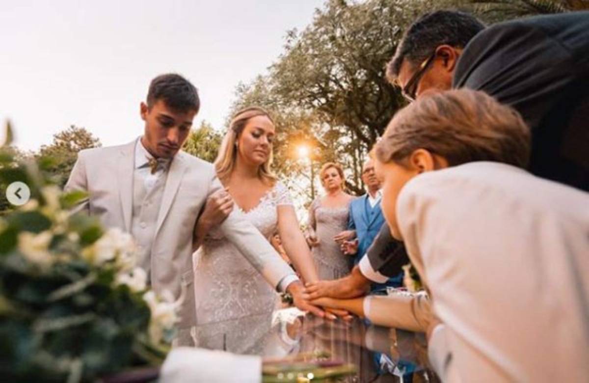 Brasil: Madre del hijo de Neymar se casa en pleno escándalo sexual del jugador