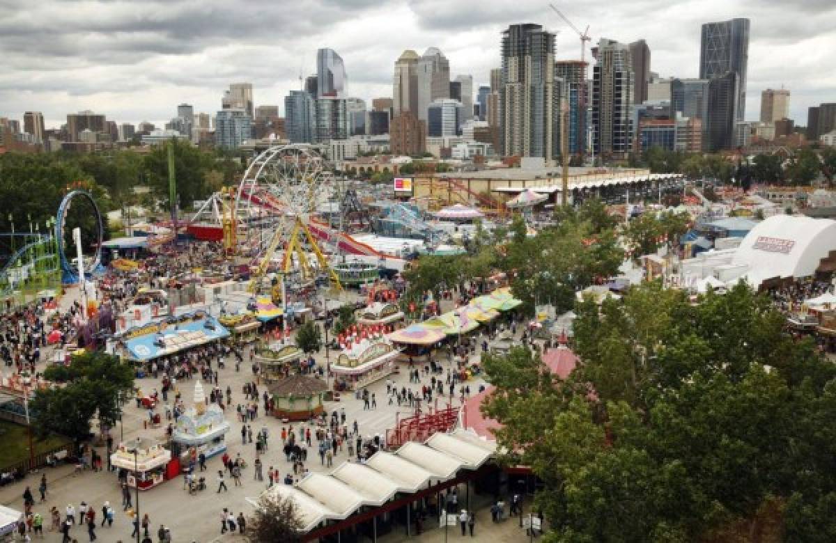 El bonito estadio y la nueva casa de José Escalante en Calgary, Canadá