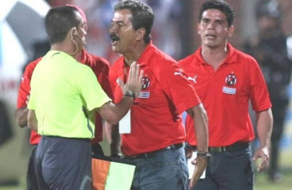 Jorge Luis Pinto, y su larga lista de problemas ante jugadores y técnicos
