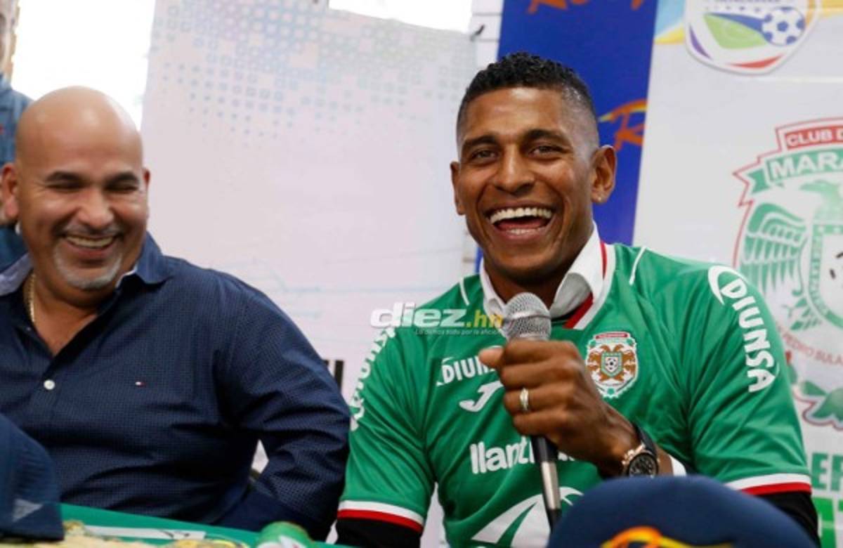 Fotos: Carlo Costly se enfunda la camisa de Marathón y ya recibe el cariño de la afición