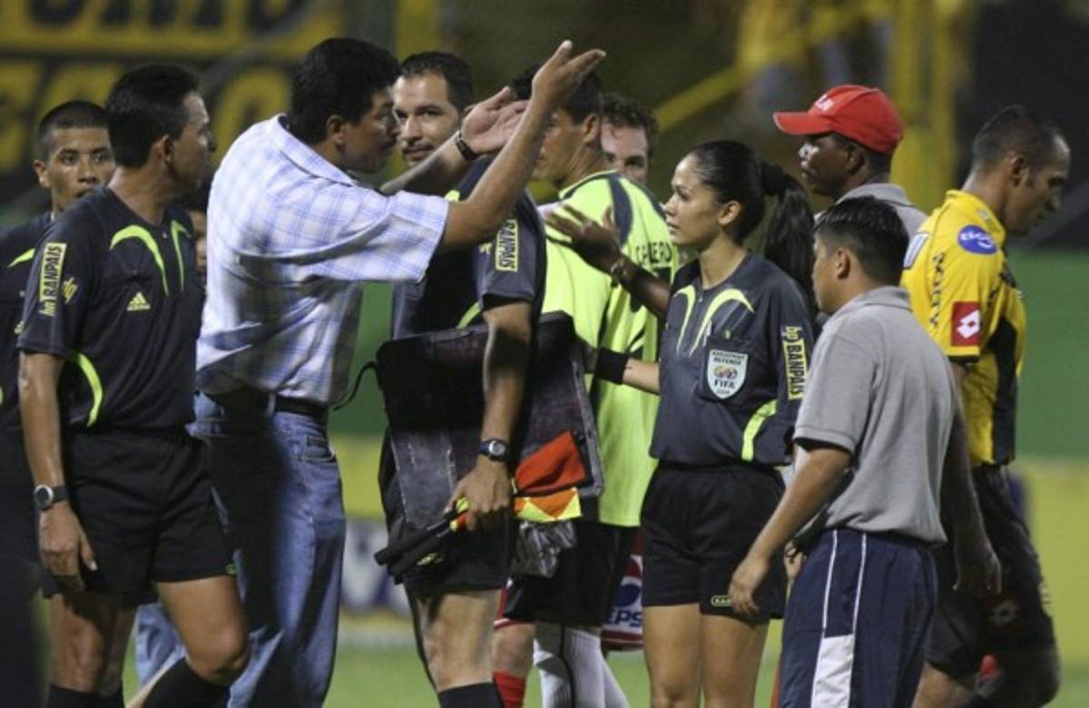 Fotos: Así es Shirley Perelló, la mujer árbitro más destacada en HonduraS