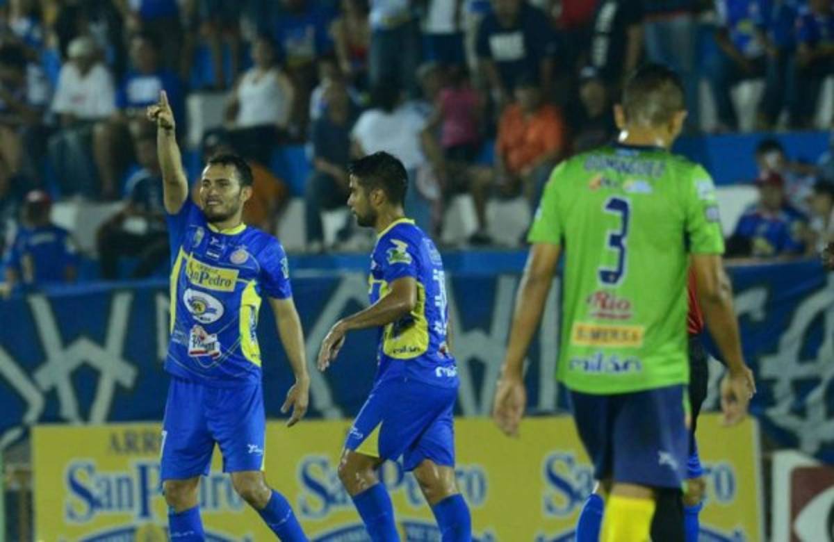 RUMORES Y FICHAJES: Un salvadoreño en el Dortmund; 'Fito' llegaría a Honduras y Lombardi es noticia