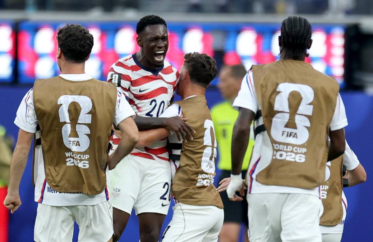 La increíble historia del goleador que nació en USA por decisión de una aerolínea