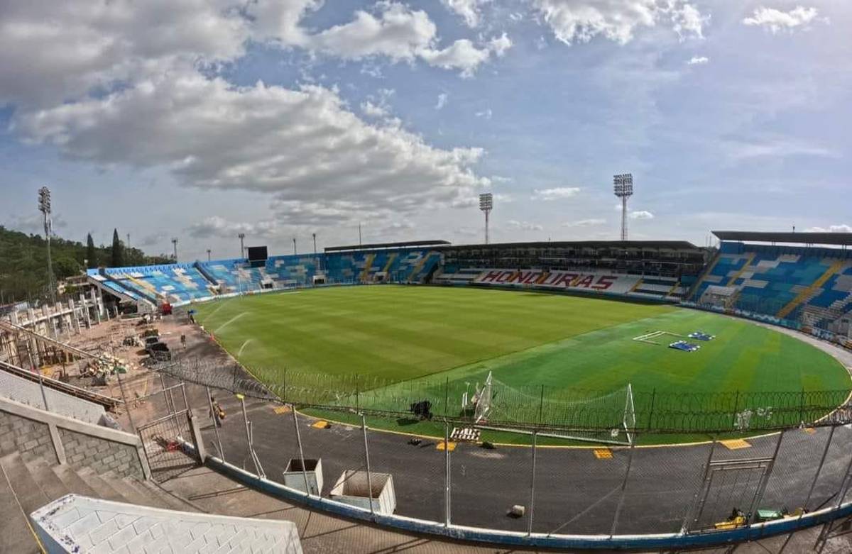 ¡Una mesa de billar! Así luce el estadio Nacional Chelato Uclés, su césped y gradería previo al inicio del Torneo Apertura