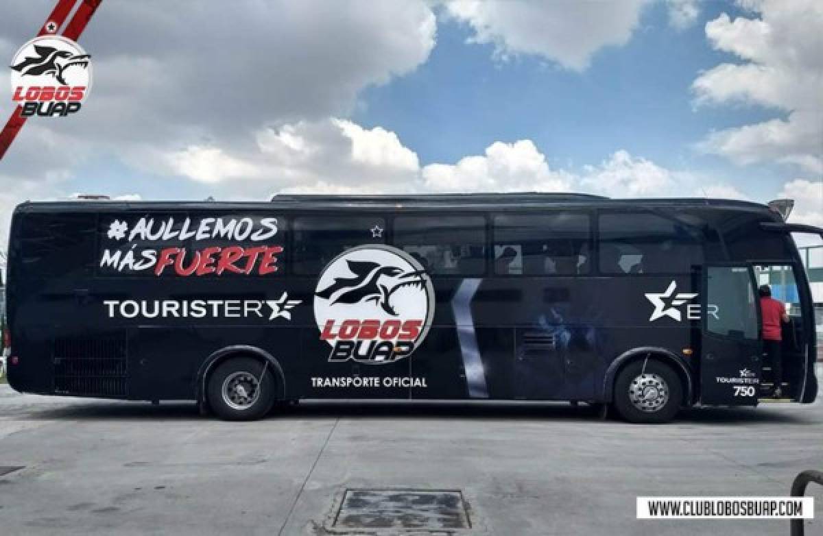 Los lujosos autobuses en lo que se transportan los legionarios hondureños