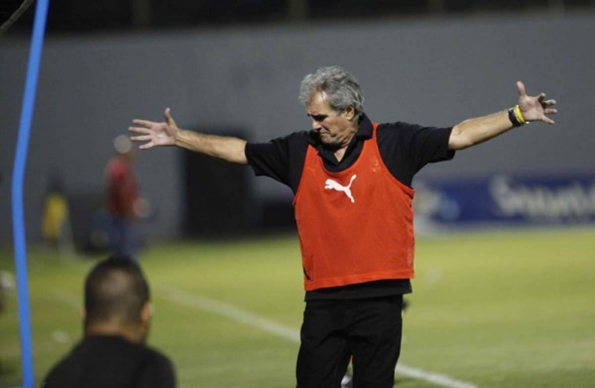 FOTOS: Así fue el sufrimiento de Marito Zanabria antes de renunciar en Real España