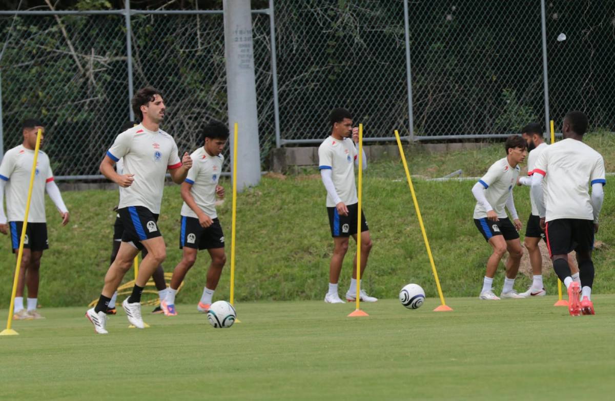 Espinel en vilo: tres futbolistas de Olimpia encienden las alarmas en pleno entreno