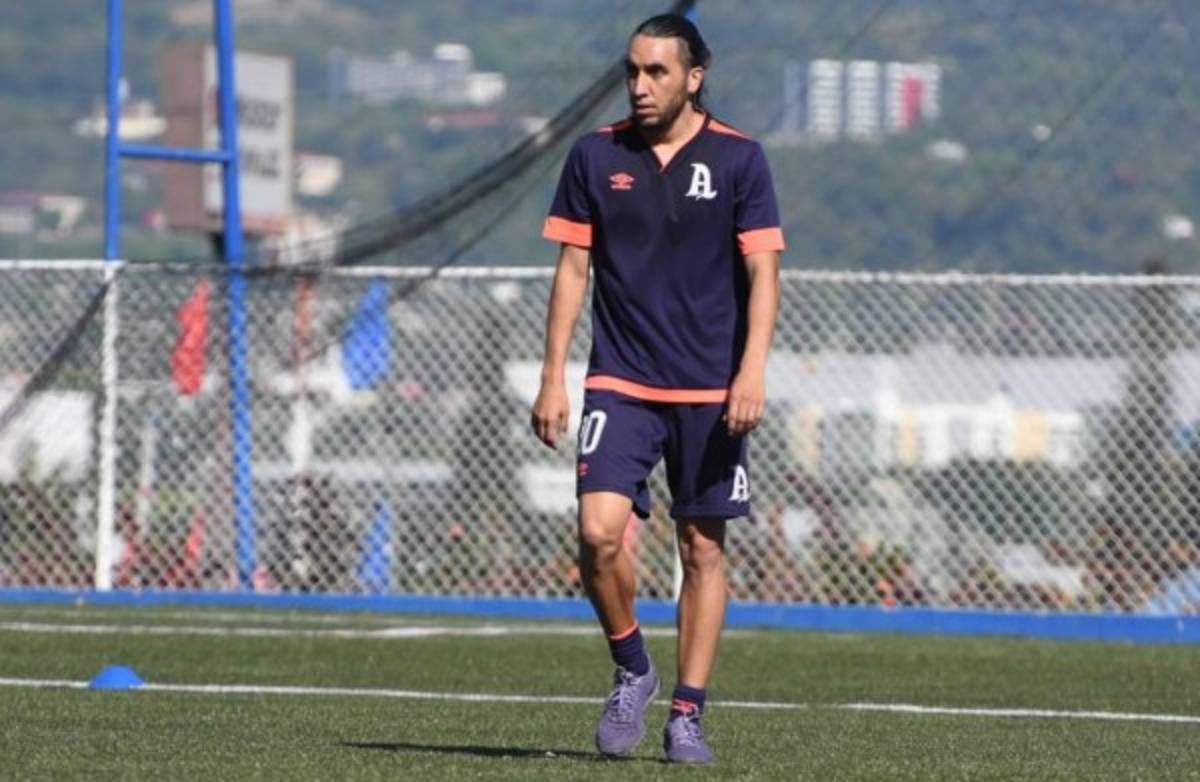 Centroamérica: Hondureños sacuden el mercado y exBoca llega a Costa Rica