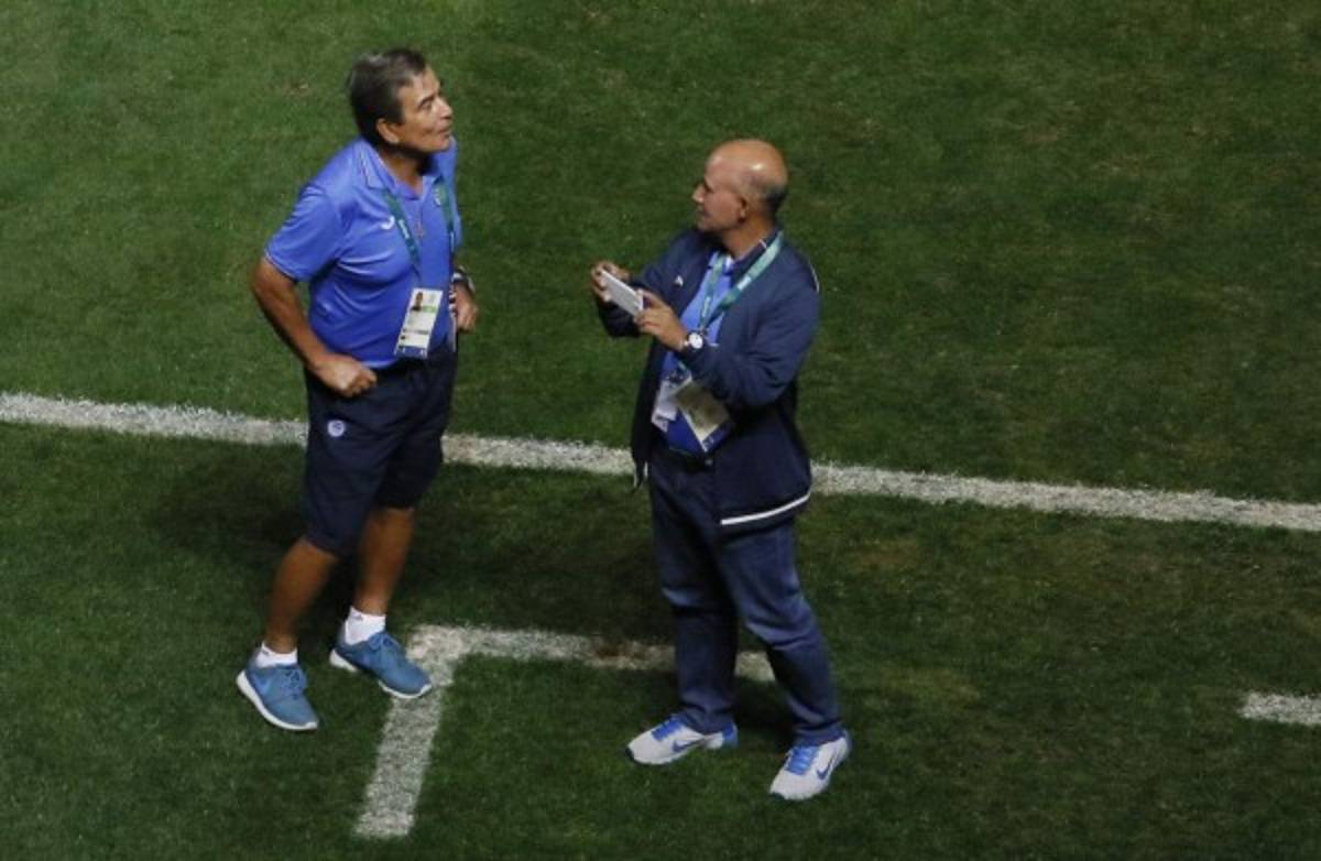 Día de selfies en la Selección de Honduras durante el reconocimiento del estadio Mané Garrincha