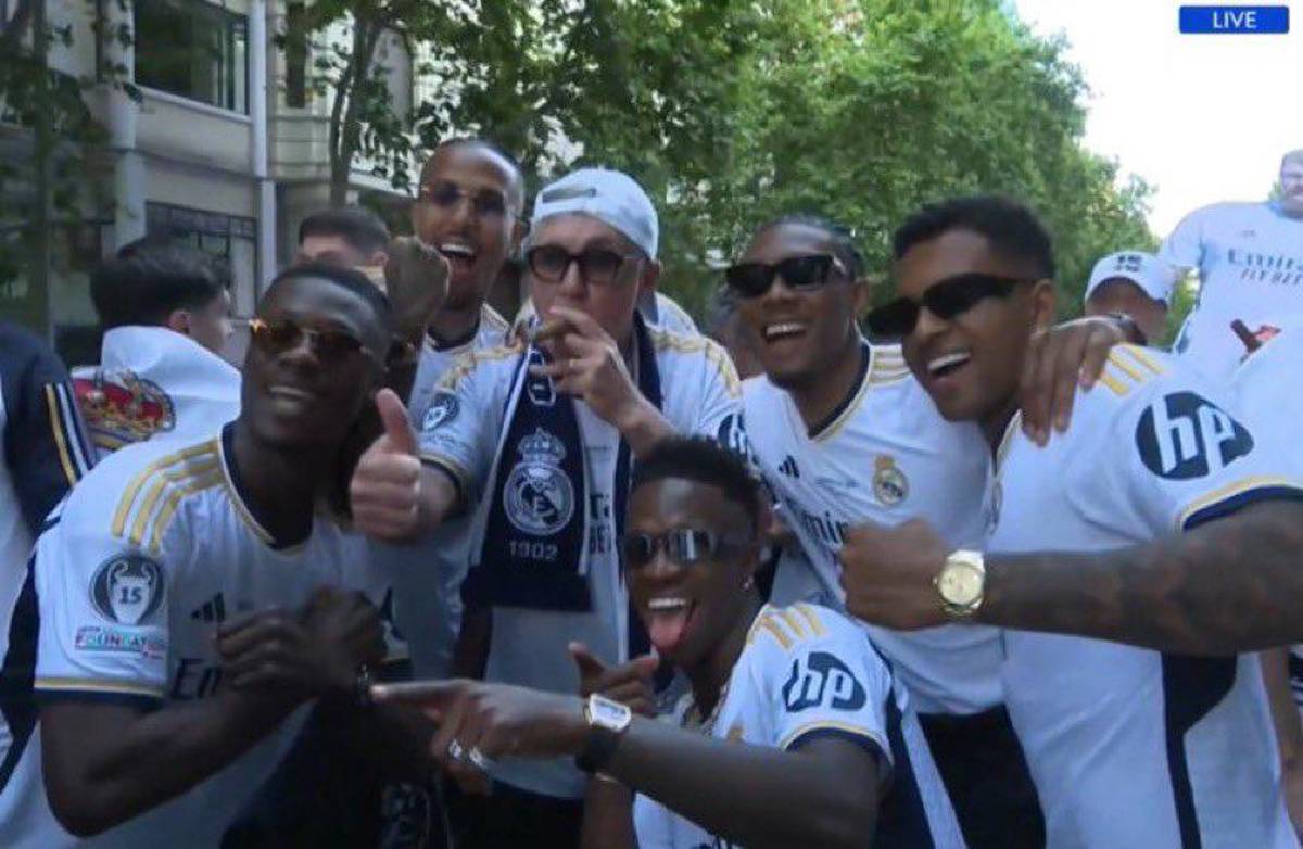 Real Madrid montó un fiestón en Cibeles: el puro de Ancelotti, Camavinga lidera los bailes y la despedida de Kroos