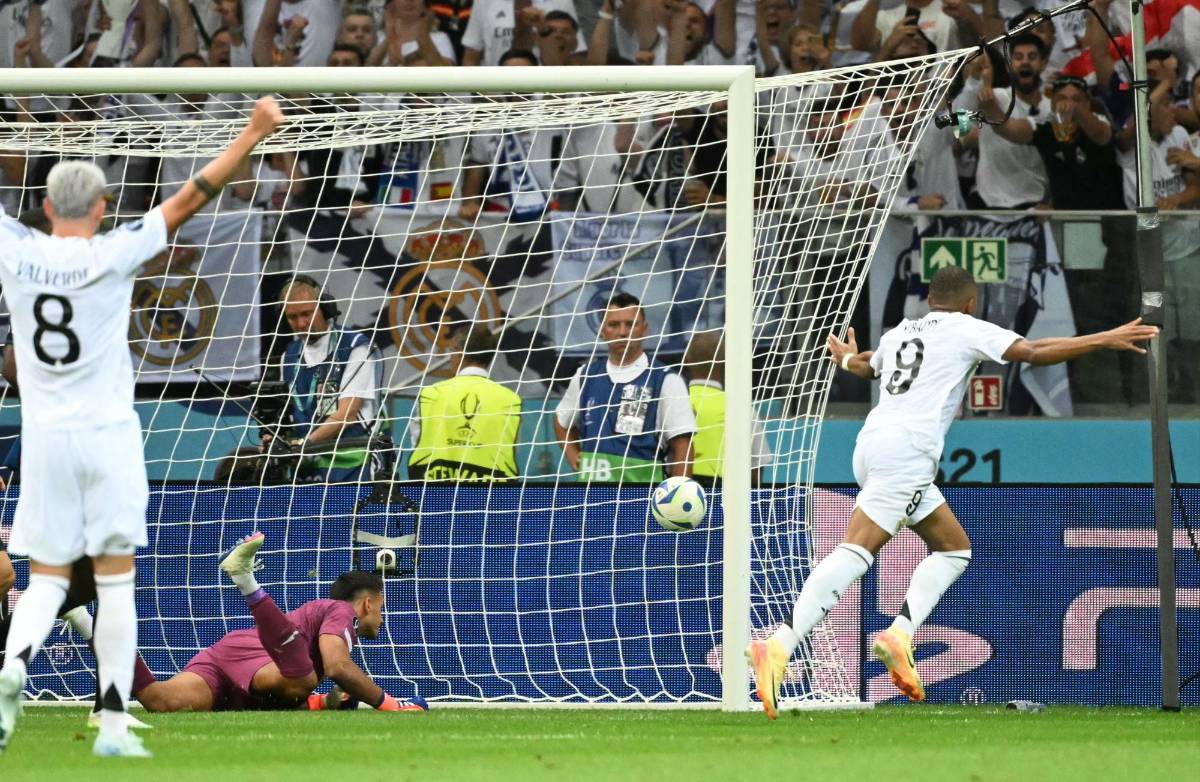 Mbappé es rey de Europa con el Real Madrid: Vinicius imitó su celebración y el emotivo abrazo con Ancelotti y Bellingham