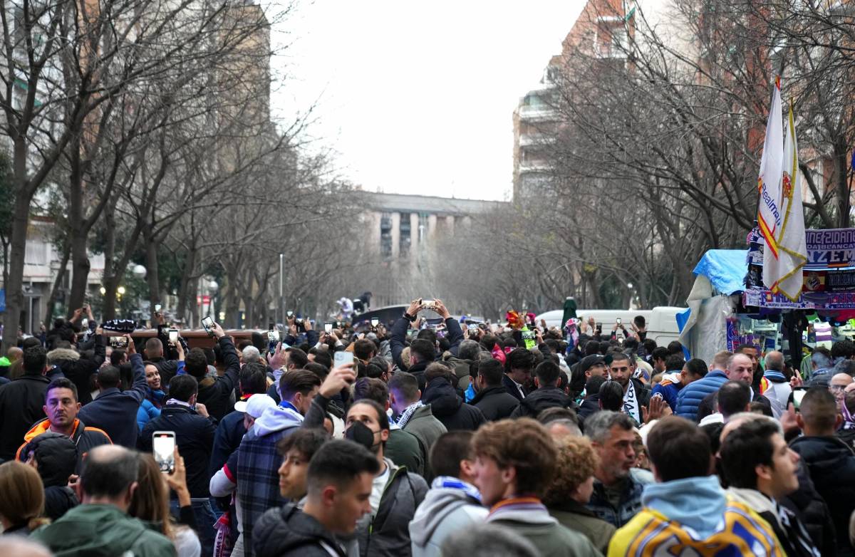Espectacular recibimiento a los jugadores del Real Madrid en el Bernabéu y los invitados de lujo