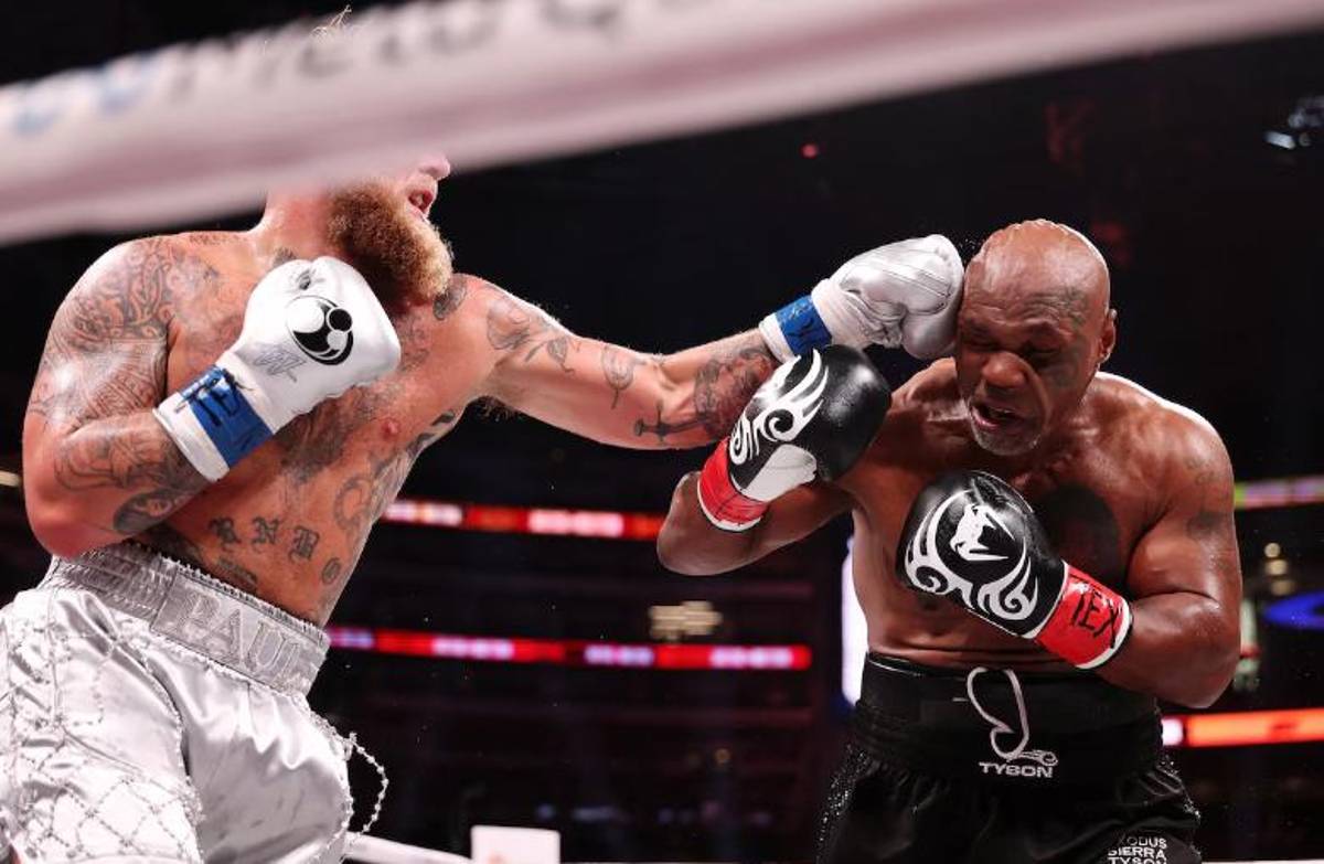 Así fue el triste regreso de Mike Tyson al boxeo: molido a golpes por Jake Paul y el gesto de su rival antes de terminar la pelea
