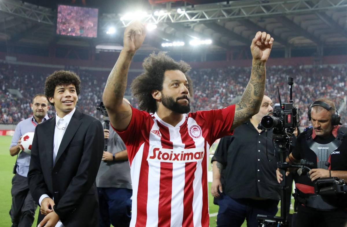 El nuevo dios del Olimpo: la brutal presentación de Marcelo con el Olympiacos de Grecia y bailando junto con sus hijos