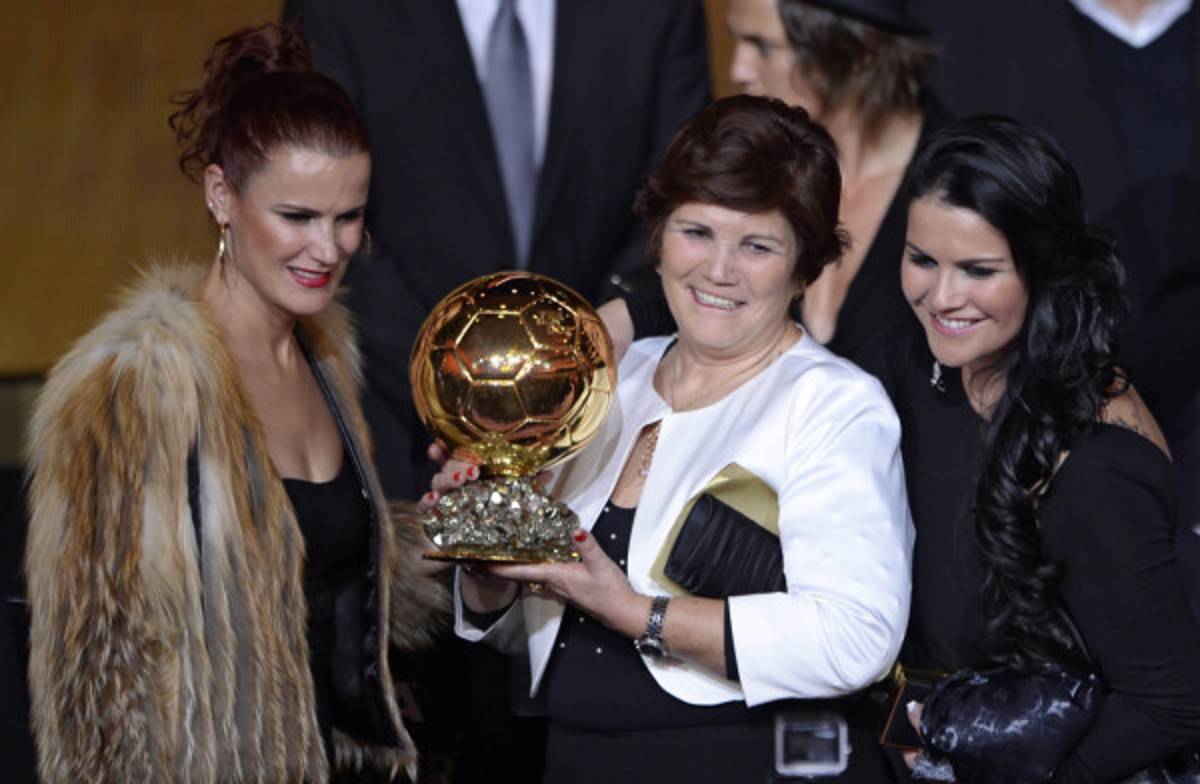 Cristiano entre lágrimas recibe el Balón de Oro 2013