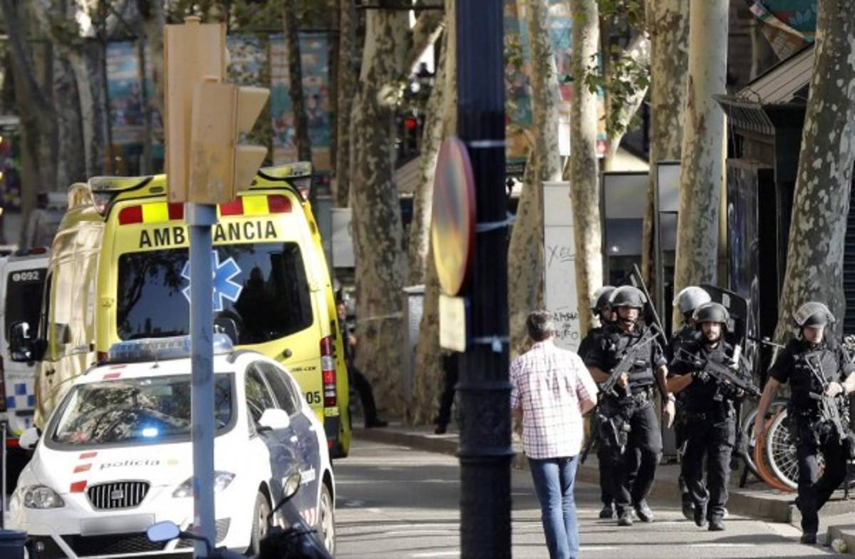 FOTOS: Las impactantes imágenes del atentado terrorista de Barcelona