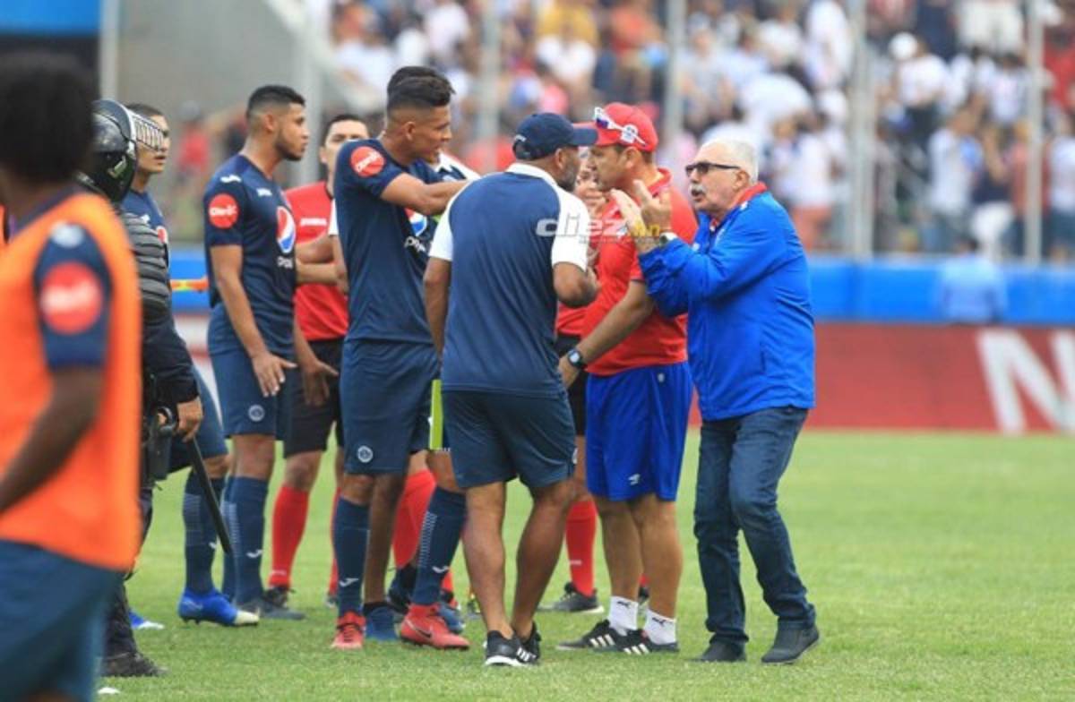 No viste en TV: Bronca de Caballero-Keosseián, presión a Pastrana e intercambio de camisas