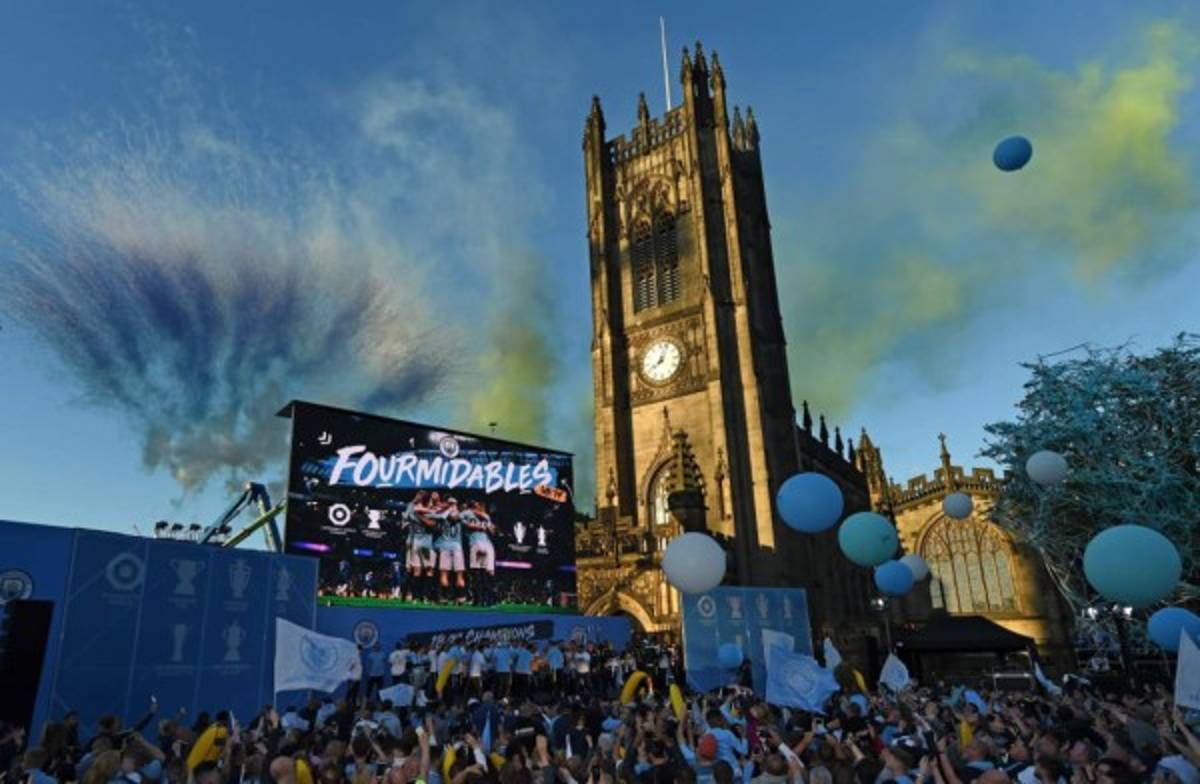 ¡La locura del Manchester City tras conquistar todo en el fútbol inglés!